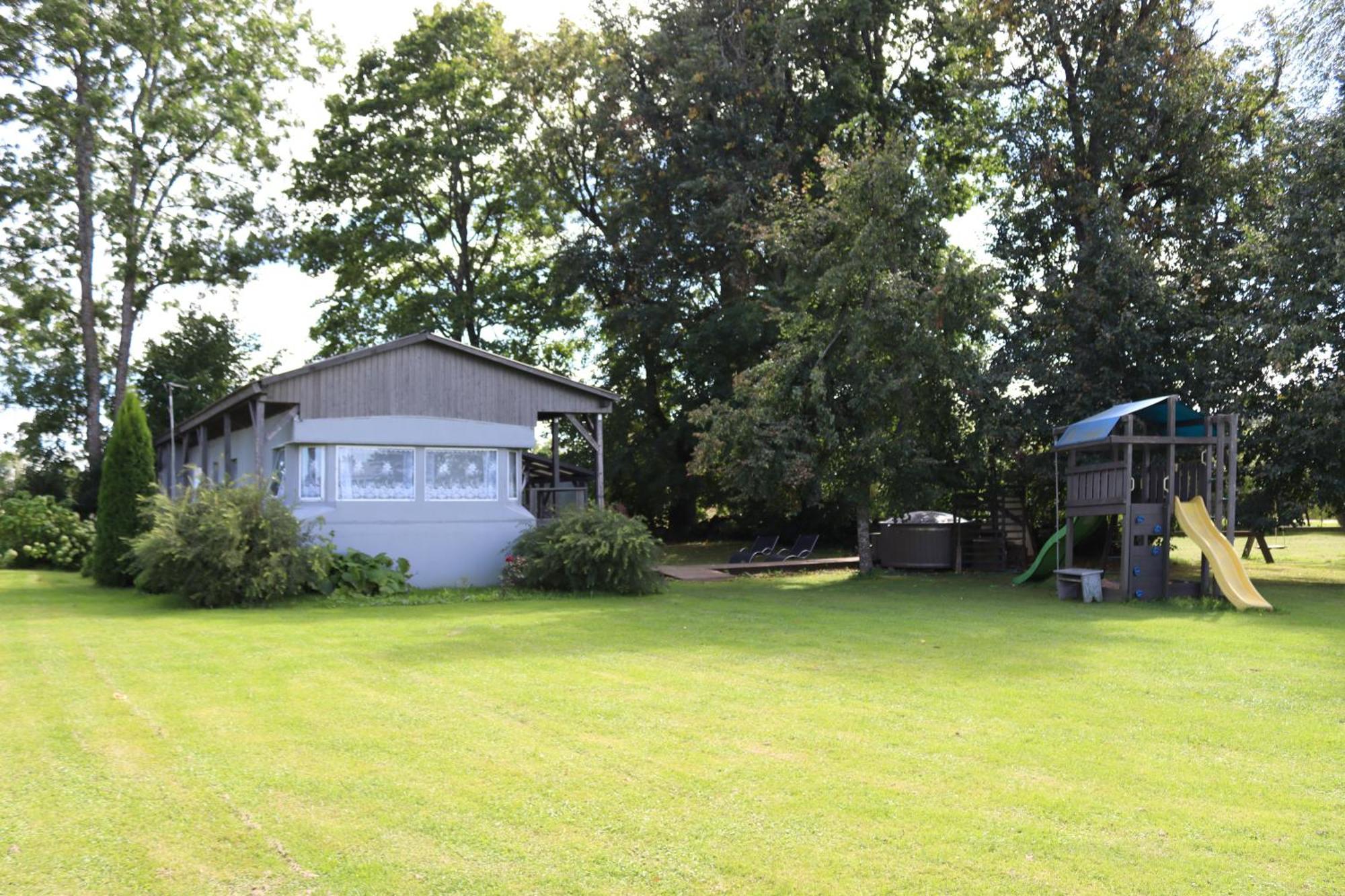 Kundzini Hotell Bīriņi Exteriör bild