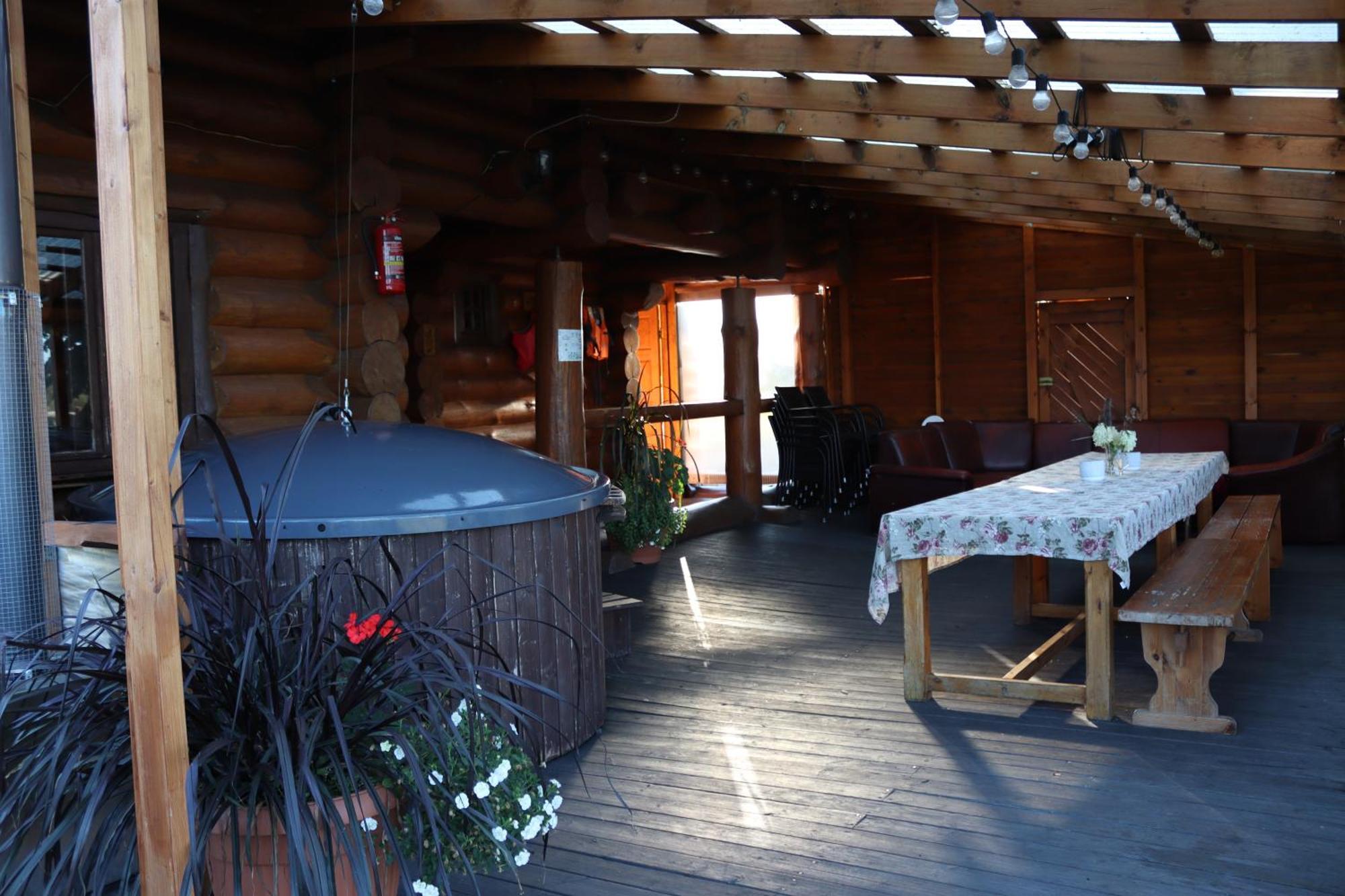 Kundzini Hotell Bīriņi Exteriör bild